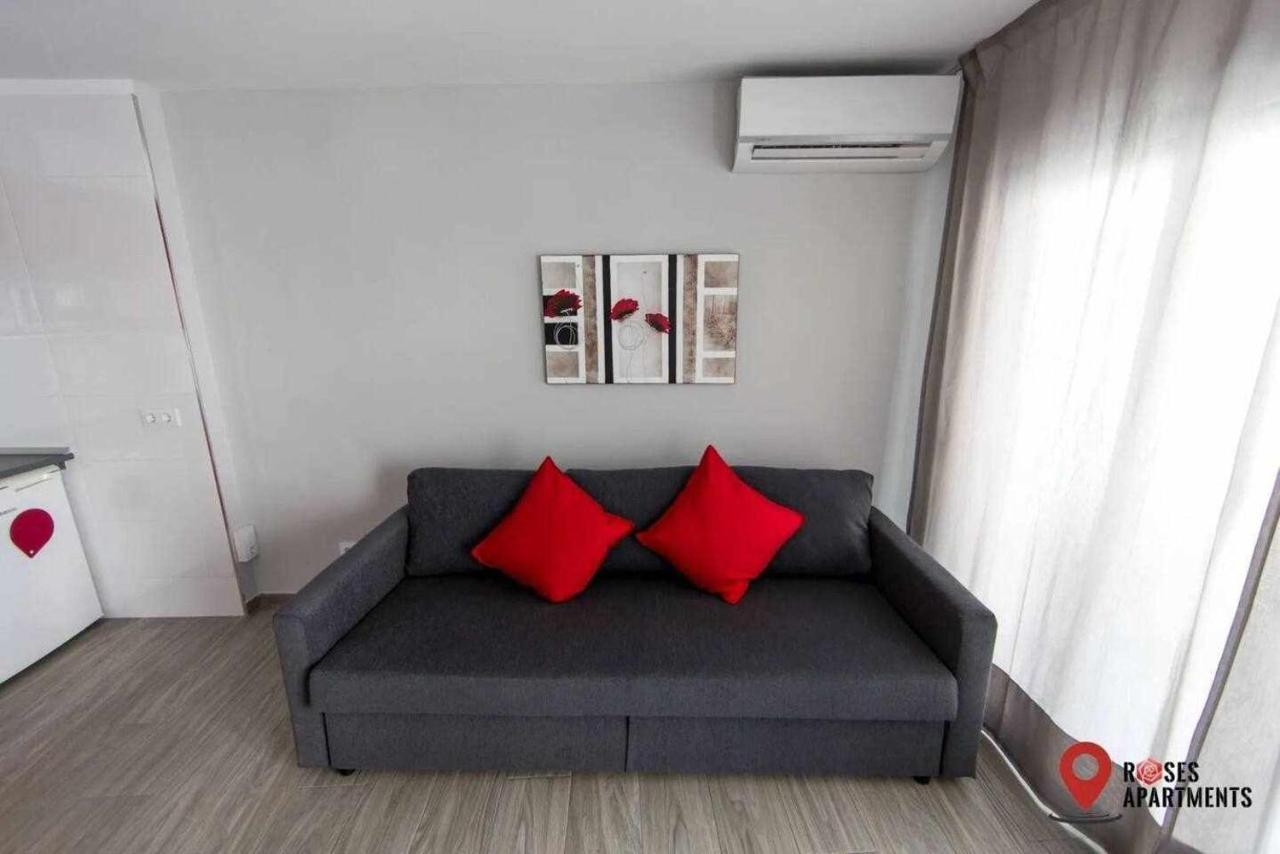 Roses Apartments Red Loft Vista Mar Lateral Exterior foto